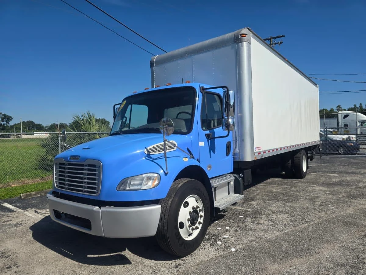 2019 Freightliner M2 106 in Tampa, FL — photo 3