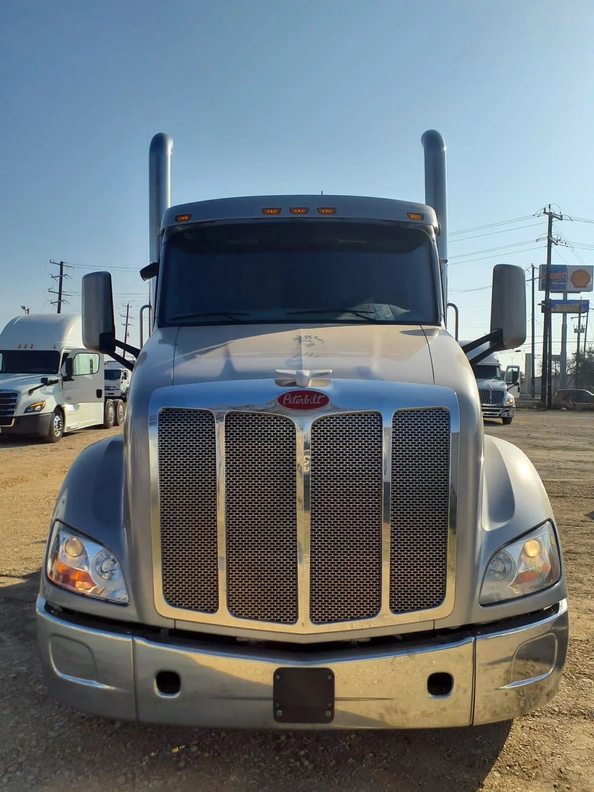 2021 Peterbilt 579 - image 2