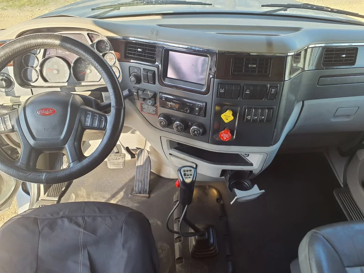 2021 Peterbilt 579 - image 7