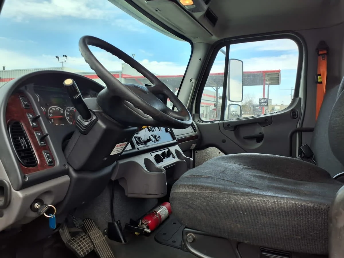2019 Freightliner M2 106 - image 7