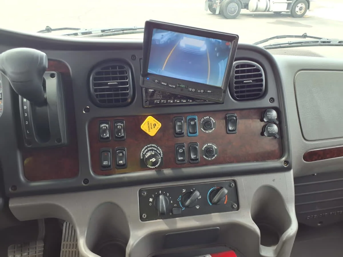 2019 Freightliner M2 106 - image 11