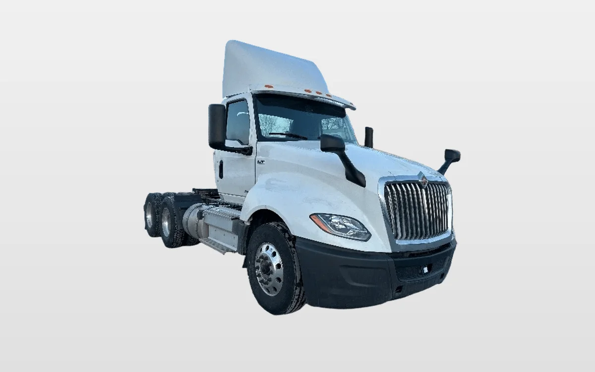 2020 International LT - image 1