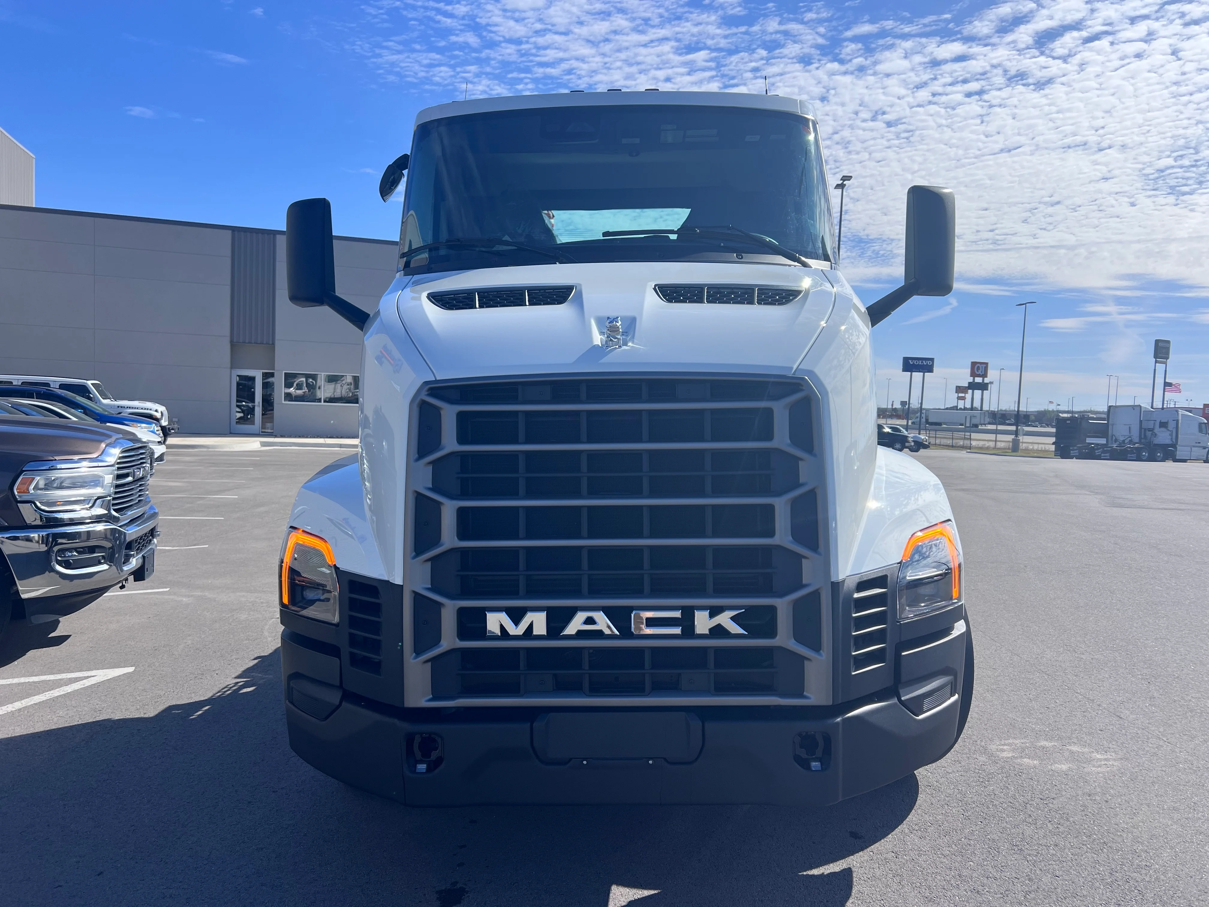 2027 Mack Anthem in Tulsa, OK — photo 8
