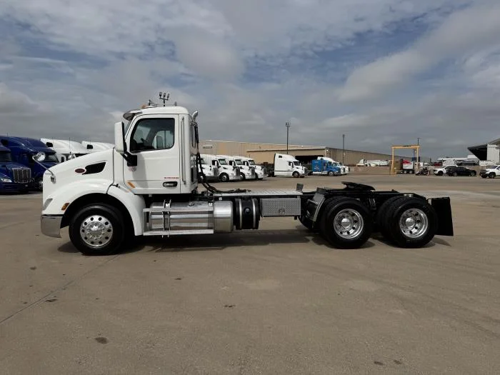2020 Peterbilt 579 — photo 3
