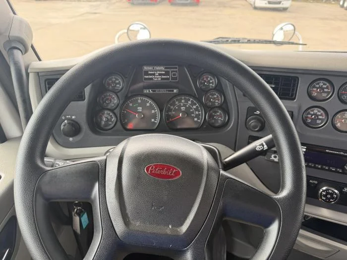 2020 Peterbilt 579 — photo 32