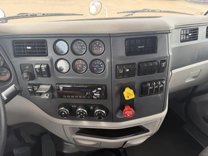 2020 Peterbilt 579 — photo 30