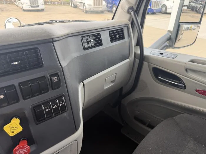 2020 Peterbilt 579 — photo 29