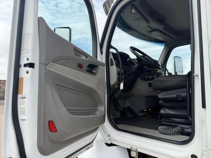 2020 Peterbilt 579 — photo 25