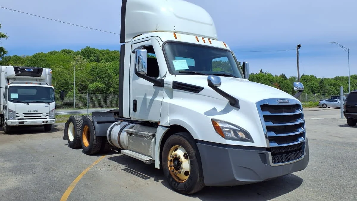 2021 Freightliner Cascadia in Salisbury, MA — photo 3