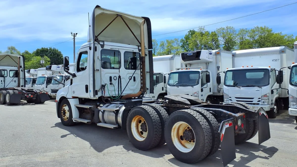 2021 Freightliner Cascadia in Salisbury, MA — photo 6