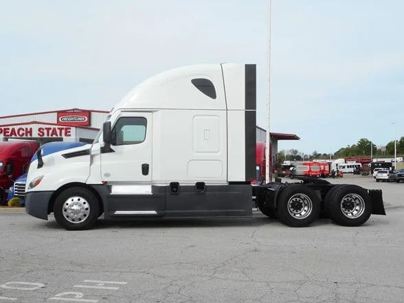 2023 FREIGHTLINER Cascadia 126 - image 3