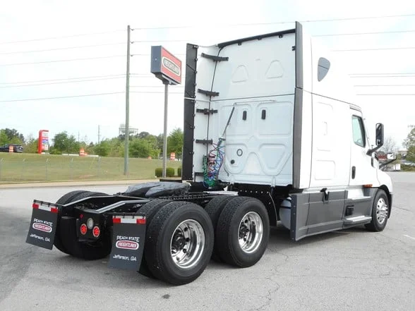 2023 FREIGHTLINER Cascadia 126 - image 8