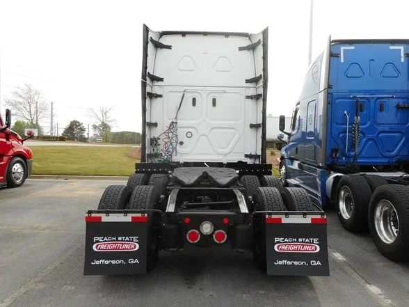 2023 FREIGHTLINER Cascadia 126 - image 6