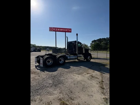 2027 Kenworth W900 in Battleboro, NC — photo 3