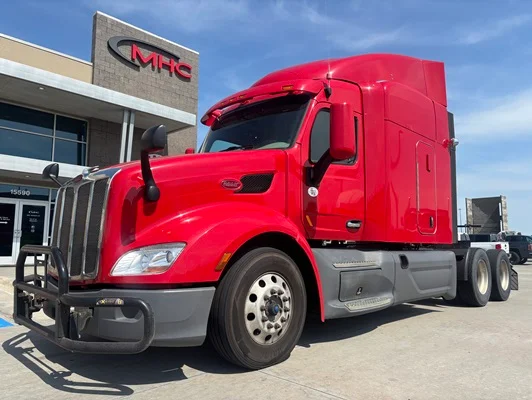 2021 Peterbilt 579 in Omaha, NE — photo 2
