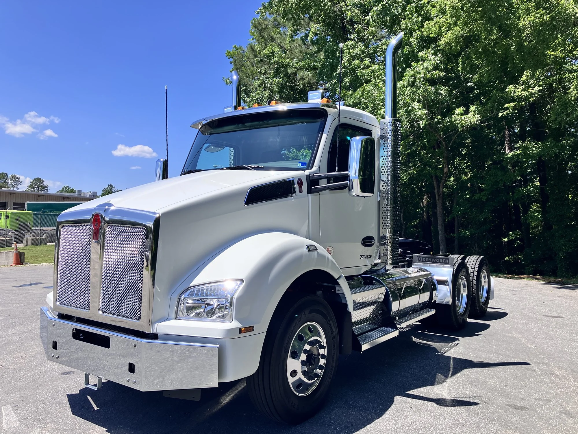2027 Kenworth T880 in Chesapeake, VA — photo 3