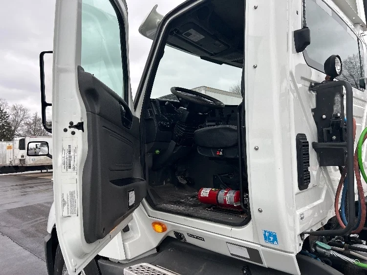 2020 International LT - image 9