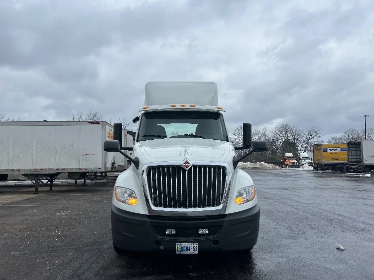 2020 International LT - image 2