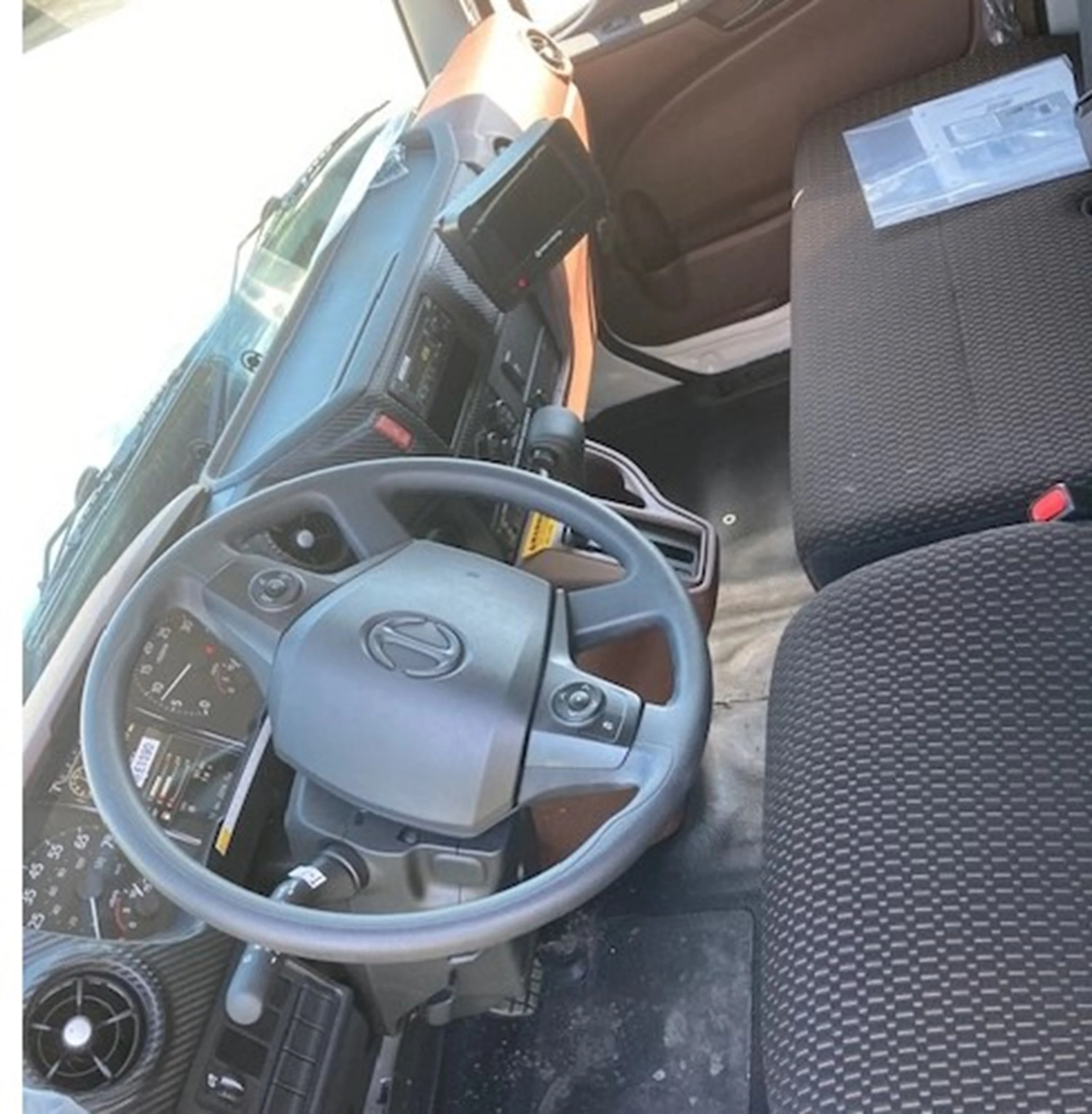 2026 Hino L6 - image 3