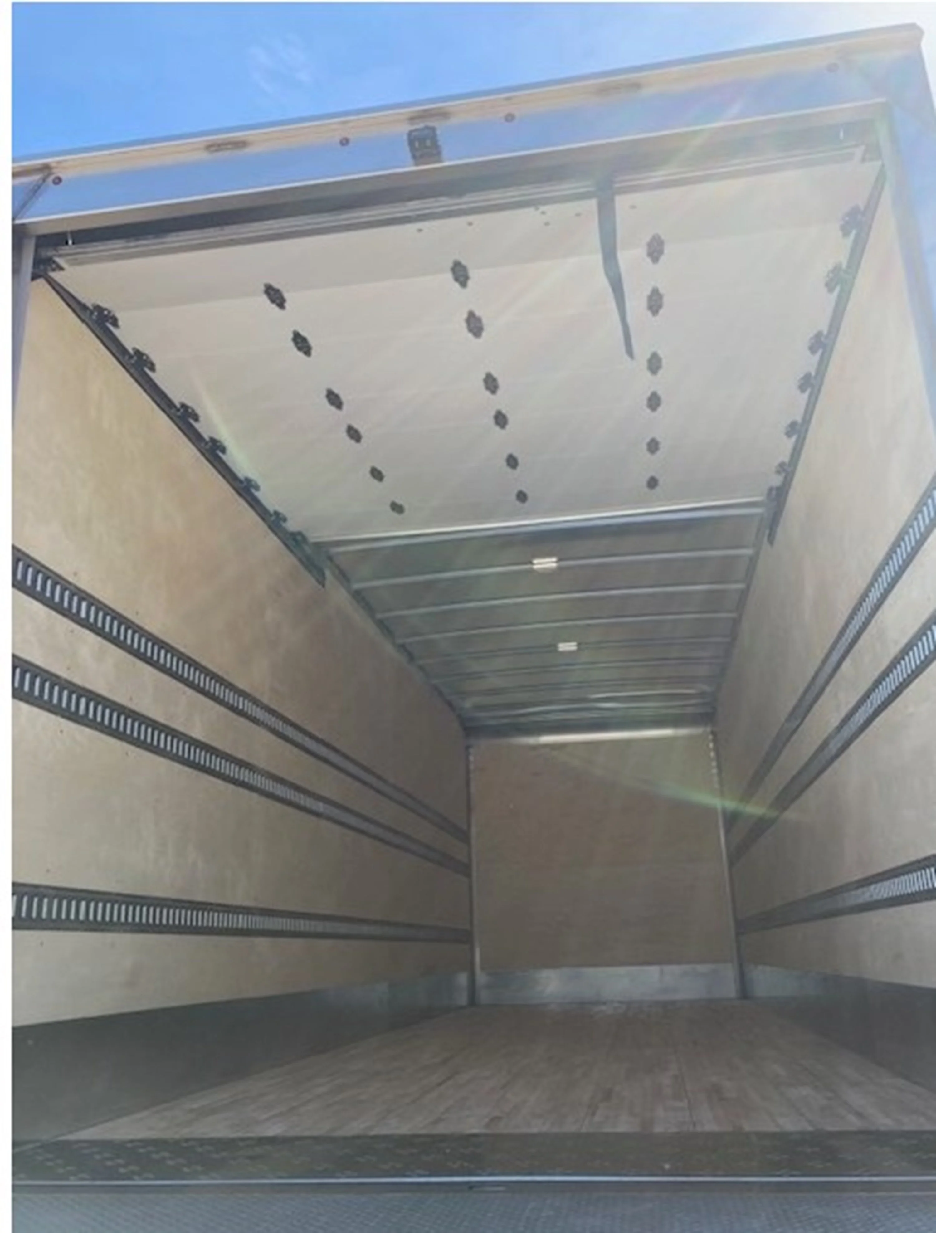 2026 Hino L6 - image 5