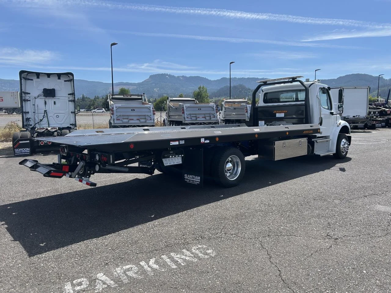 2025 Freightliner M2 106 - image 4