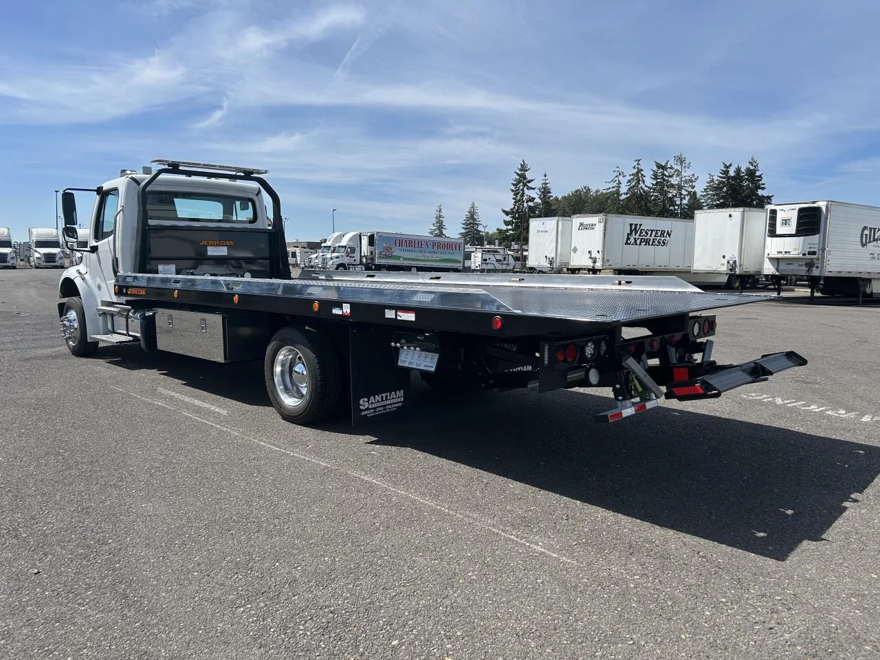 2025 Freightliner M2 106 - image 3