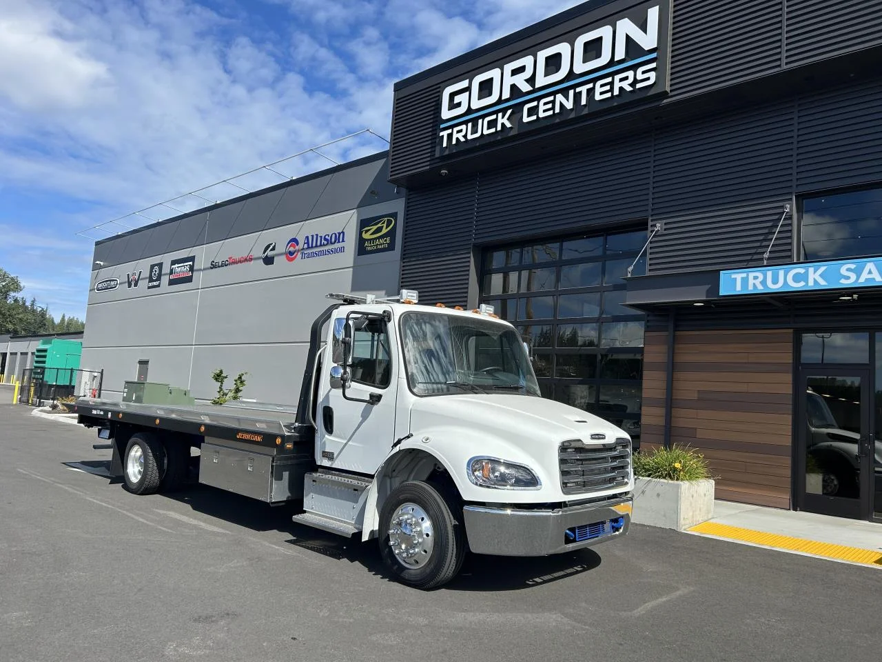 2025 Freightliner M2 106