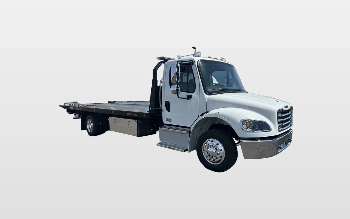 2025 Freightliner M2 106 - image 1