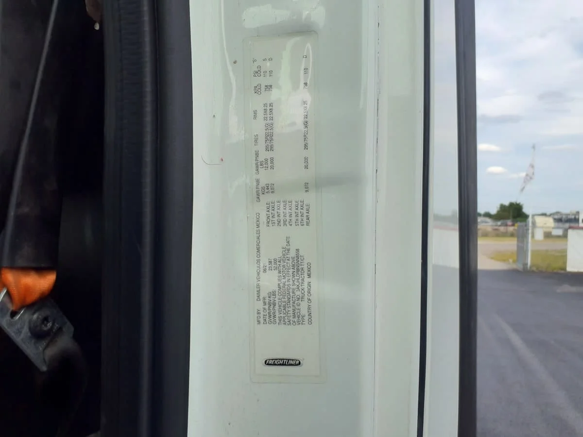 2022 Freightliner Cascadia in Clarksville, IN — photo 10