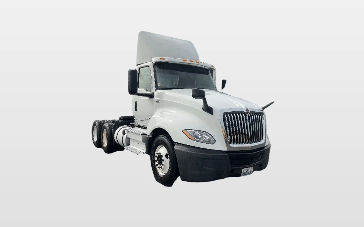 2019 International LT - image 1