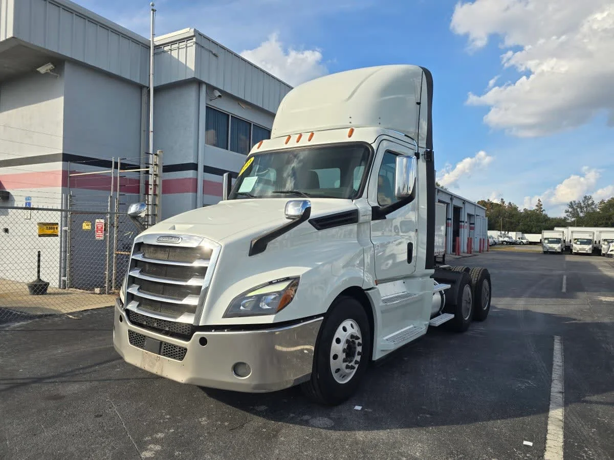 2019 Freightliner Cascadia in Tampa, FL — photo 3