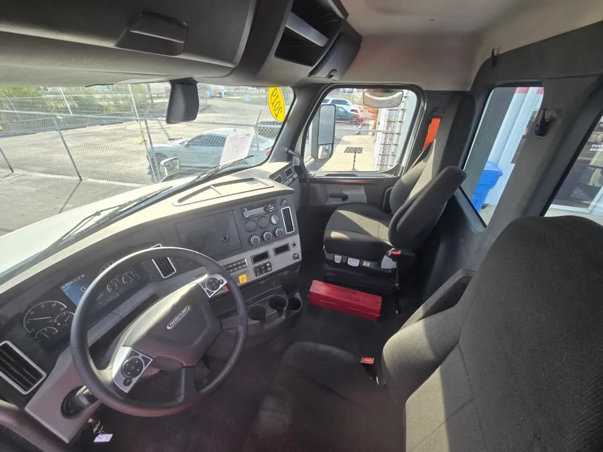 2019 Freightliner Cascadia in Tampa, FL — photo 7