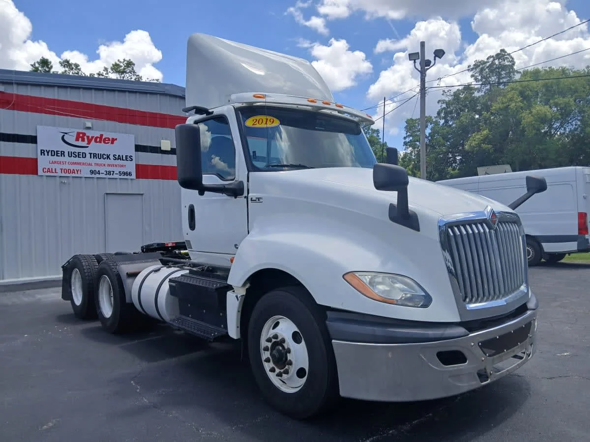 2019 International LT in Davie, FL — photo 3