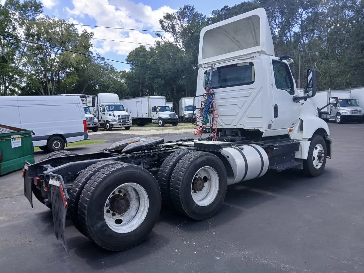 2019 International LT in Davie, FL — photo 4