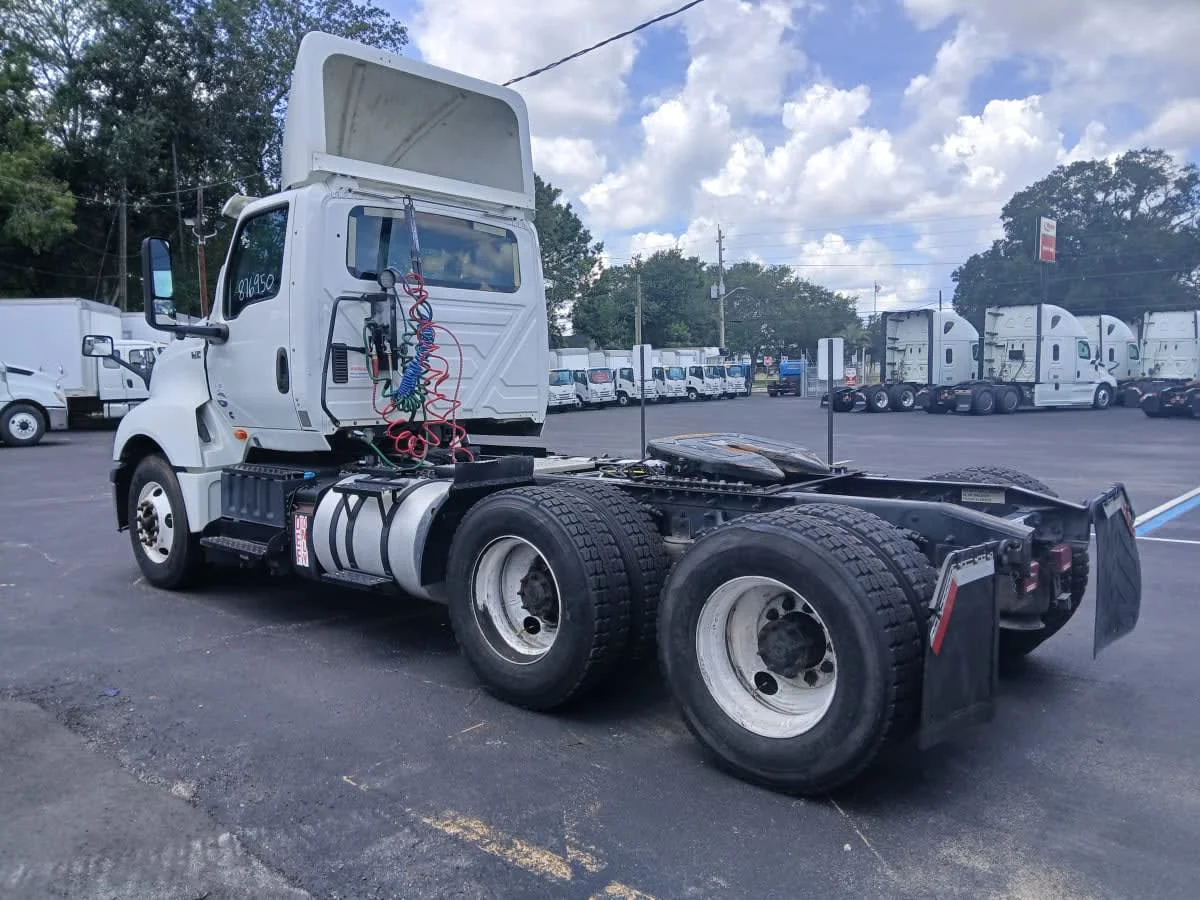 2019 International LT in Davie, FL — photo 6