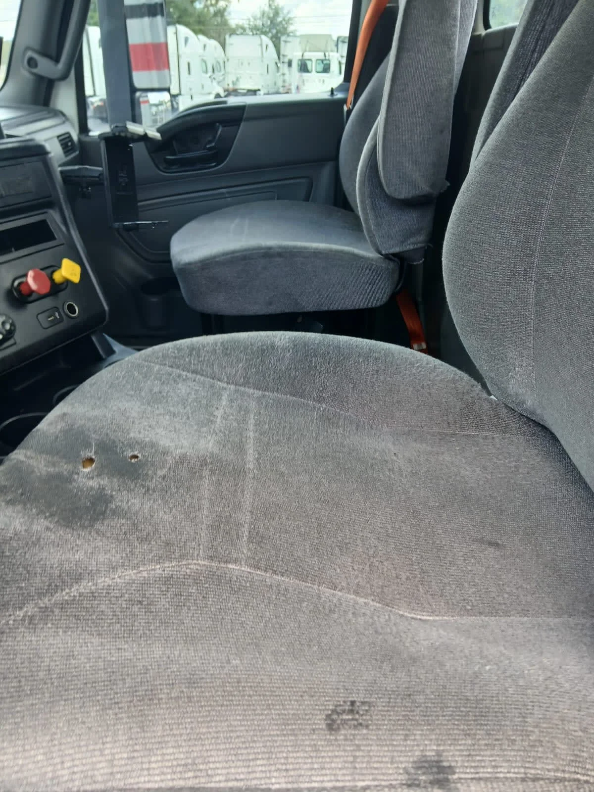 2019 International LT in Davie, FL — photo 12