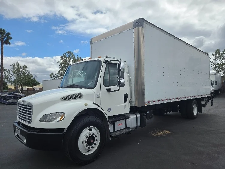 2019 Freightliner M2 106 - image 3