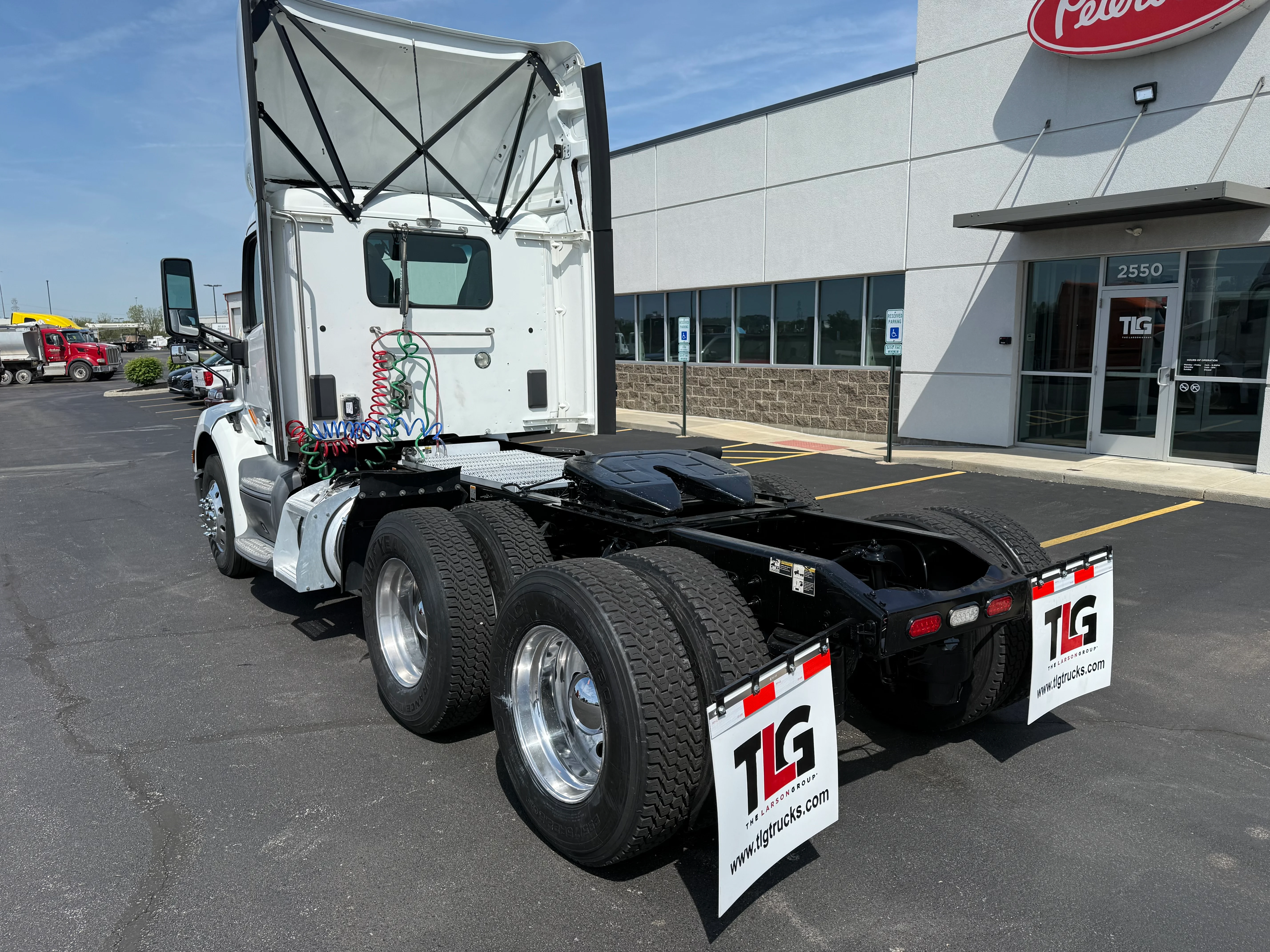 2021 Peterbilt 579 in Cincinnati, OH — photo 3