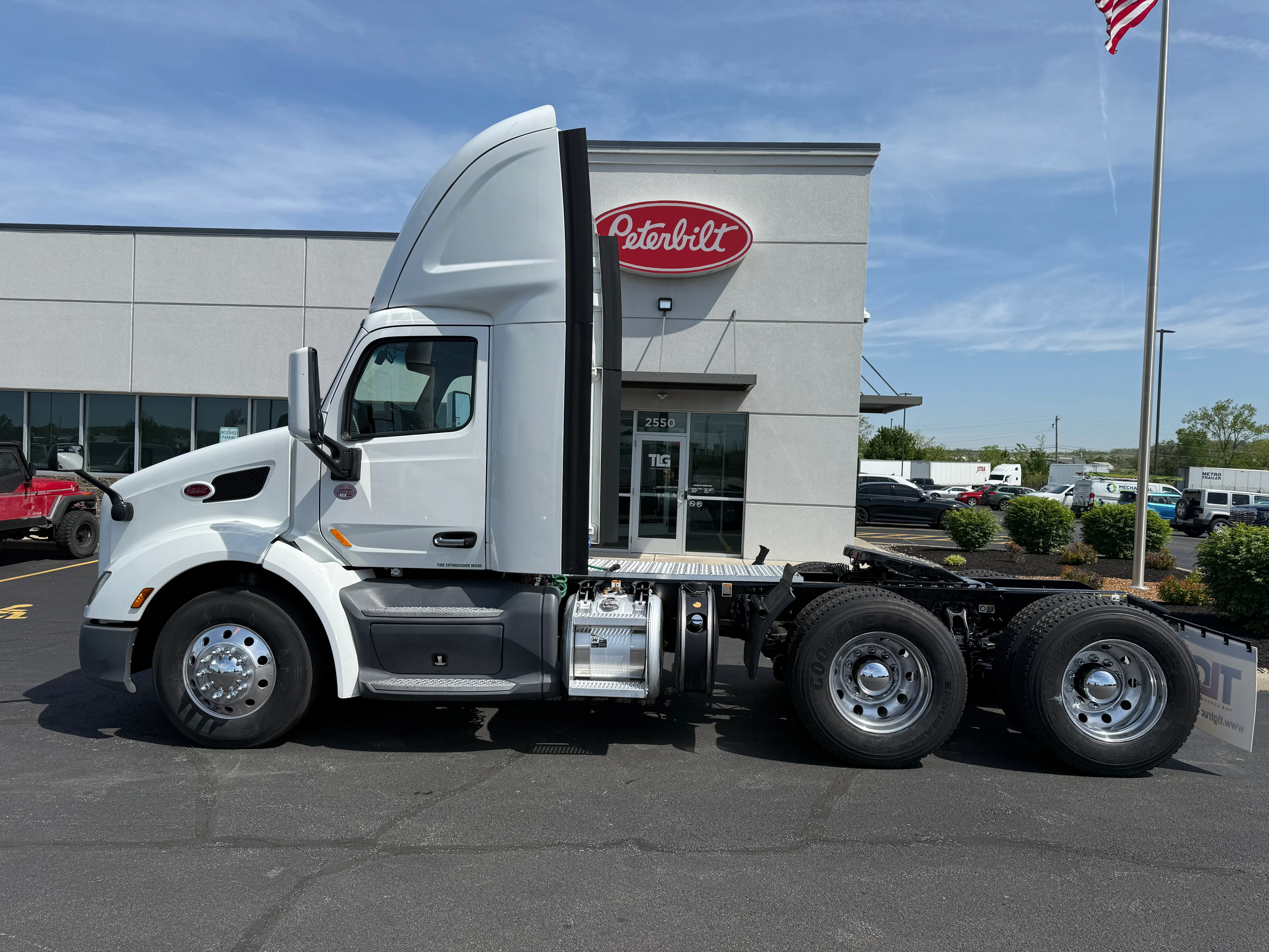 2021 Peterbilt 579 in Cincinnati, OH — photo 2