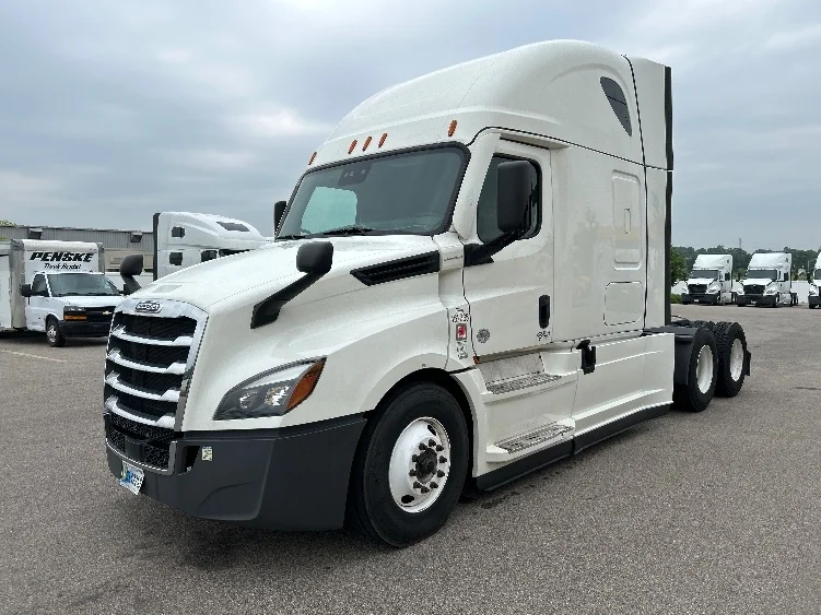 2022 Freightliner Cascadia in Orlando, FL — photo 3