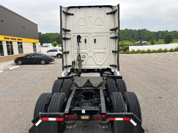 2022 Freightliner Cascadia in Melbourne, FL — photo 6