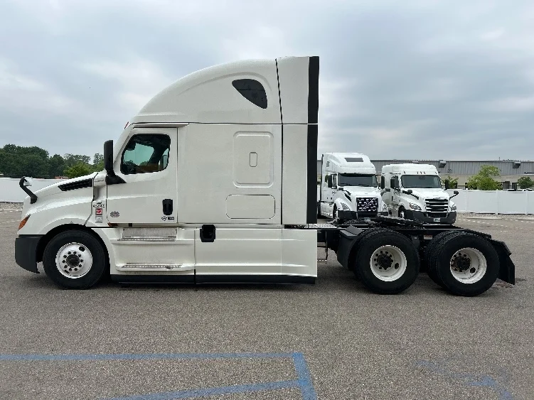 2022 Freightliner Cascadia in Melbourne, FL — photo 4