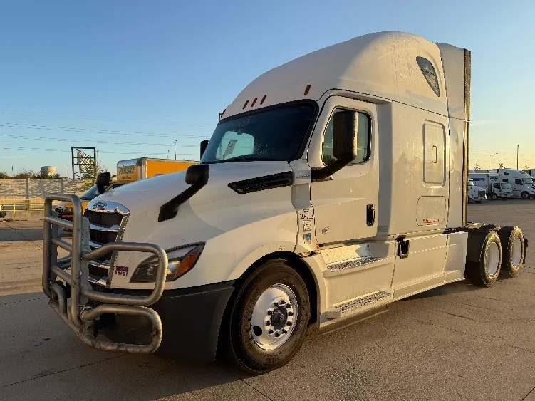 2020 Freightliner Cascadia - image 3