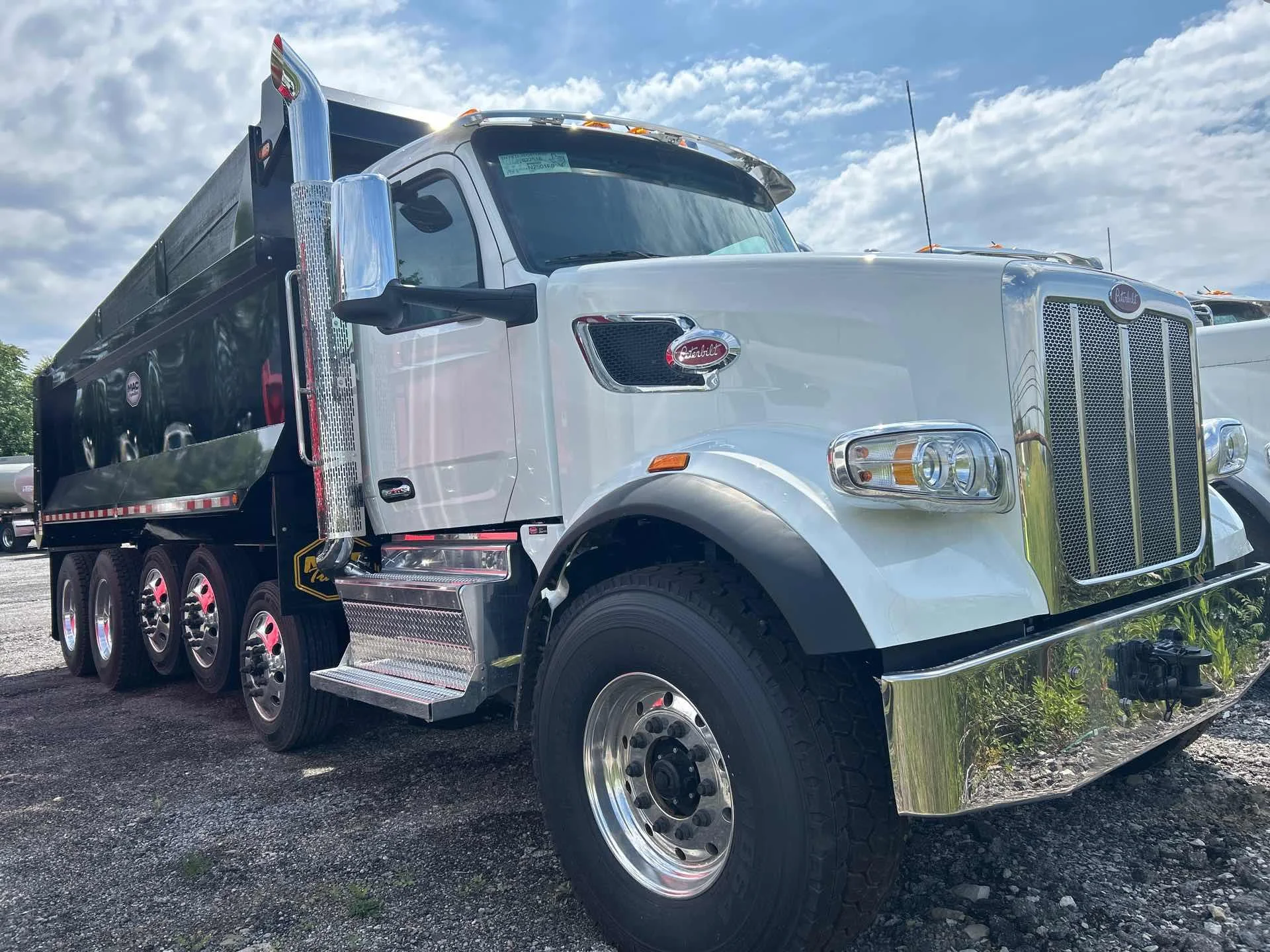 2027 Peterbilt 567 in Youngstown, OH — photo 2