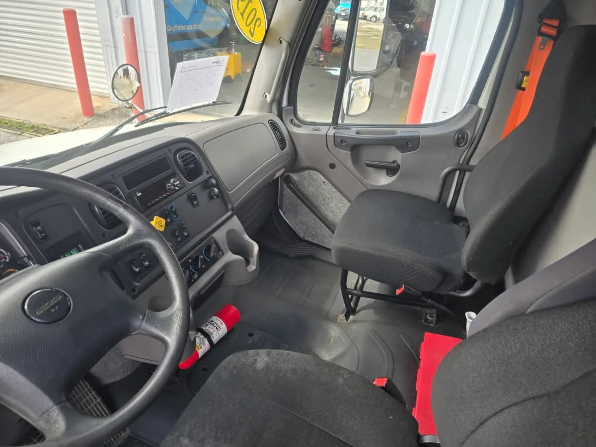 2019 Freightliner M2 106 - image 7