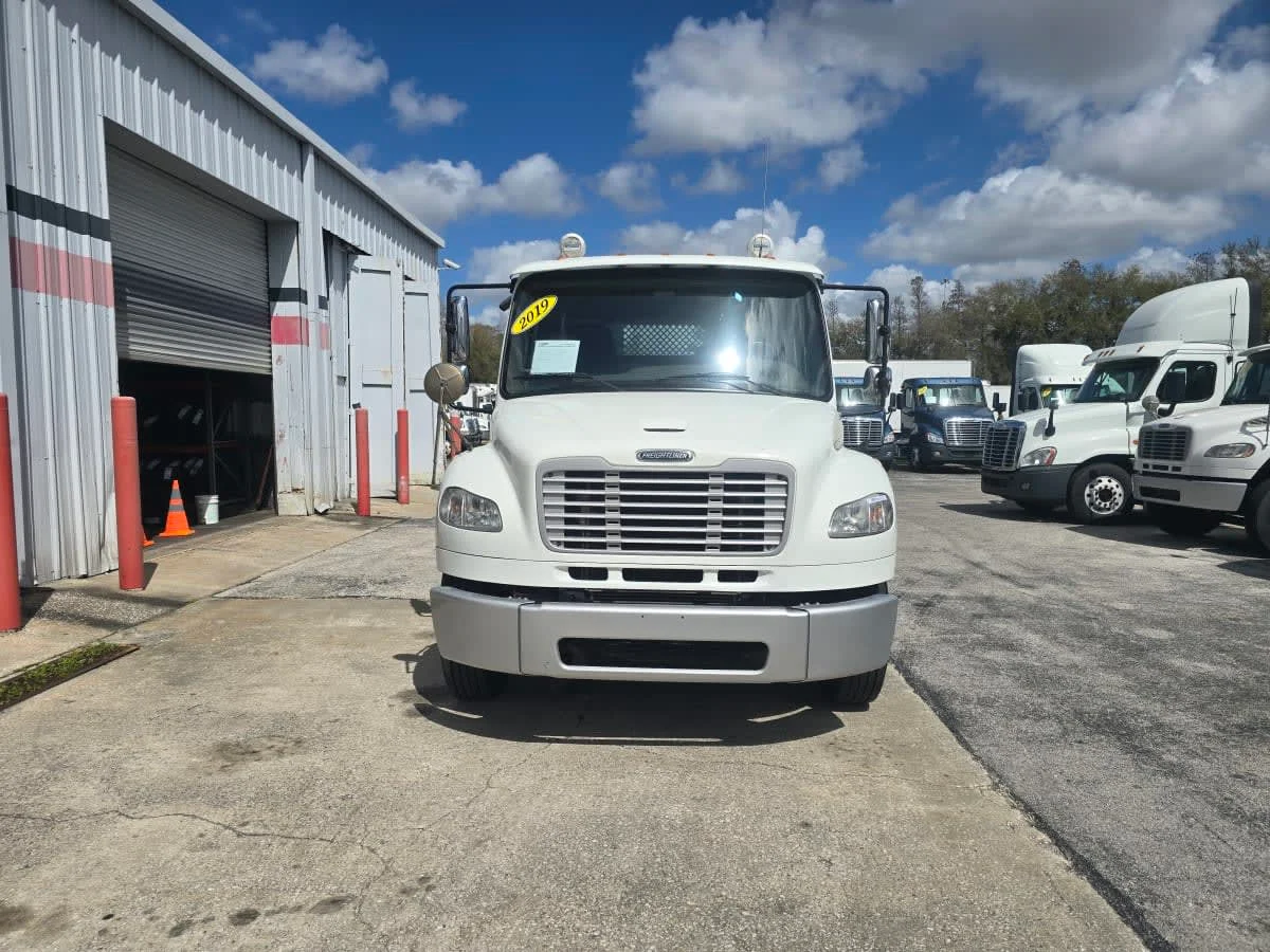 2019 Freightliner M2 106 in Tampa, FL — photo 2