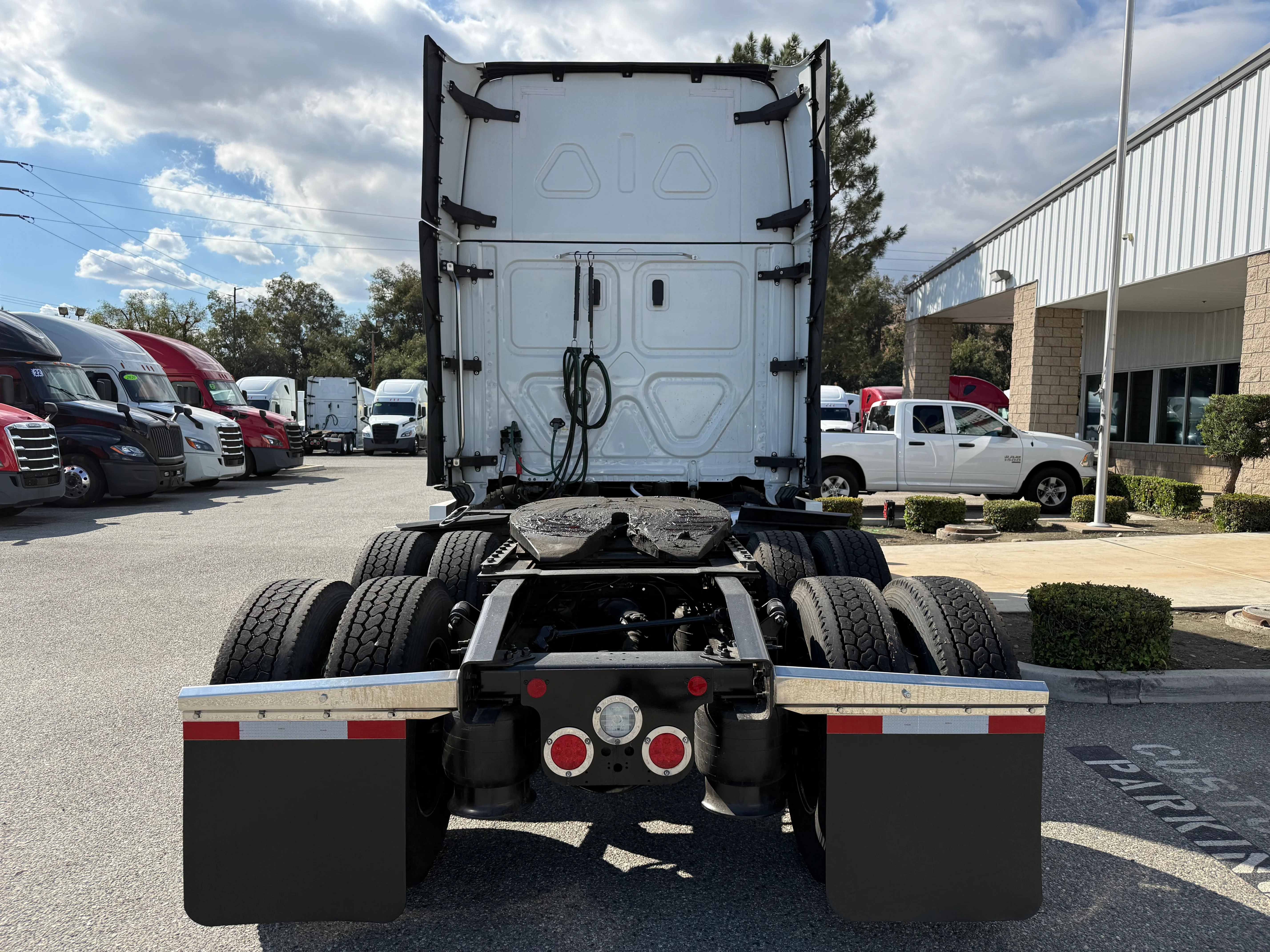 2023 Freightliner Cascadia in Selectrucks Fontana, CA — photo 5