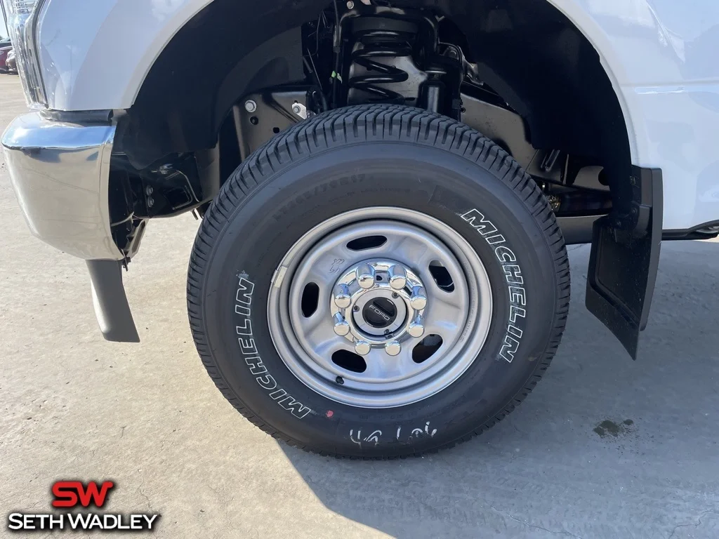 2022 Ford — photo 2