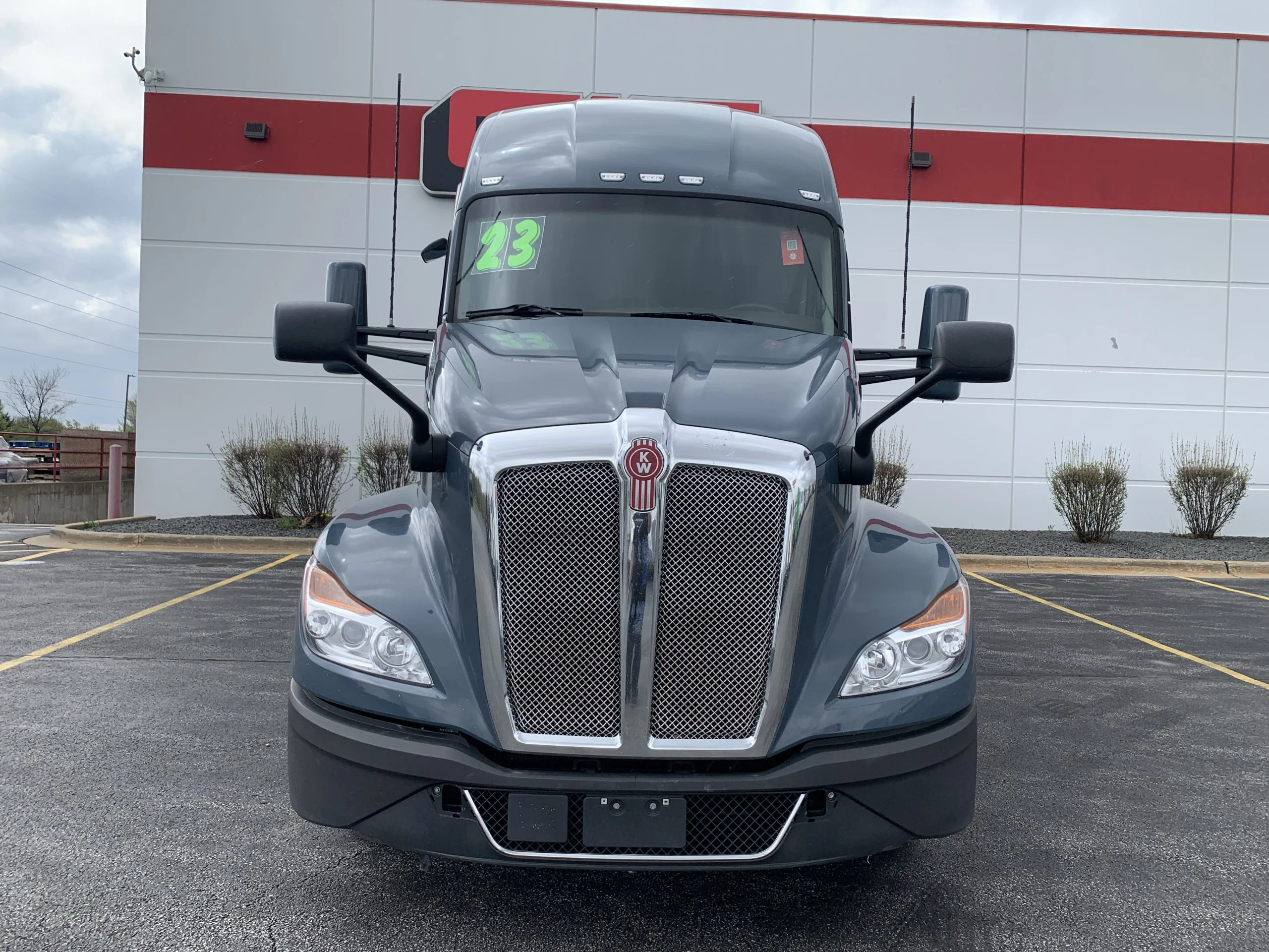 2023 Kenworth T680 - image 2