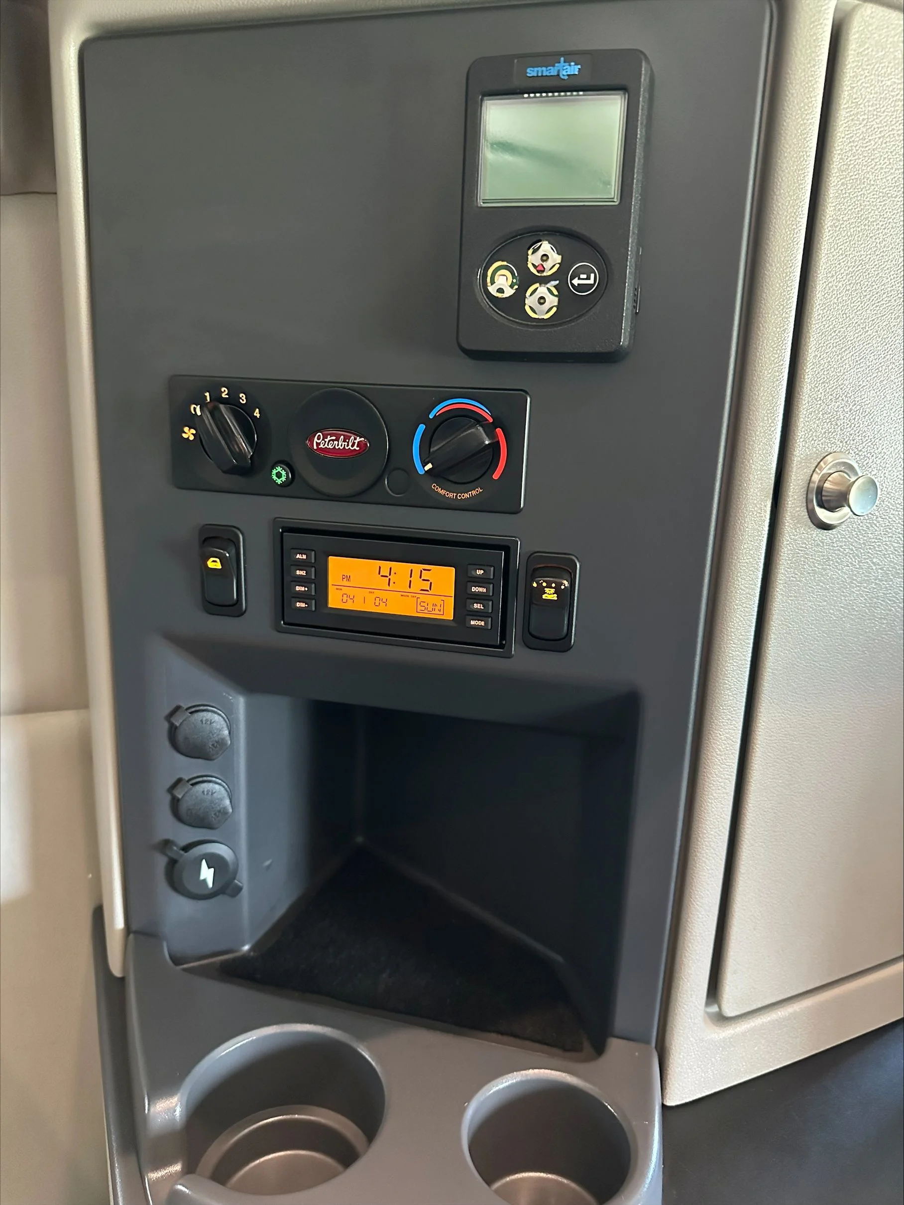 2021 Peterbilt 579 in Portland, OR — photo 10